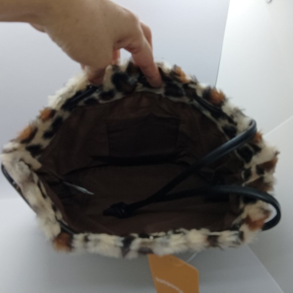 Pompompurin fur drawstring bag - Picture 6 of 10